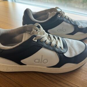 ALO Yoga Black and White Sneakers with Retro Design Men’s 10.5 Women 12